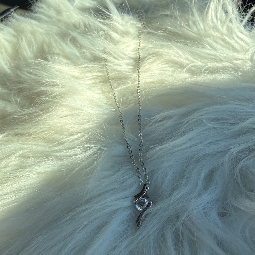 Elegant Silver Curved Pendant Necklace with Clear Stone